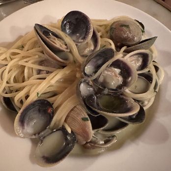 Morandi - Linguine alle vongole - Italian Near Me - New York, New York Morandi - Linguine alle vongole - Italian Near Me - New York, New York