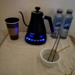 Shalom Deep Therapy - Complimentary Rooibos tea & honey that reduces inflammation or water.