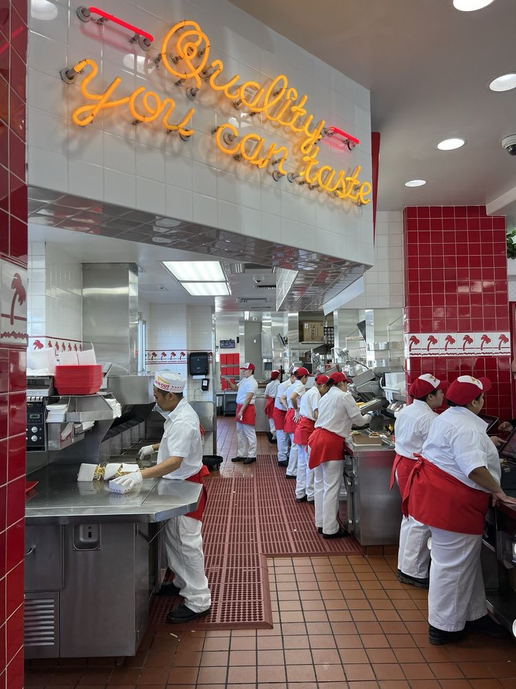 In-N-Out Burger - Photo 2