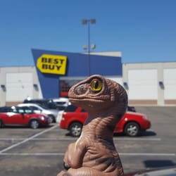 Best Buy Dayton Mall - Bob the Raptor Says "This is a good place to get a TV."
