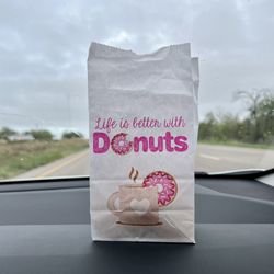 Donut Palace - Life got better after stopping here!