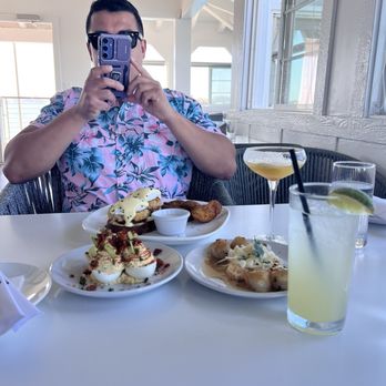 Shorebird - Overstuffed Bacon & Eggs Hokkaido Scallops Crab Eggs Benedict - New American Near Me - San Diego, California Shorebird - Overstuffed Bacon & Eggs Hokkaido Scallops Crab Eggs Benedict - New American Near Me - San Diego, California