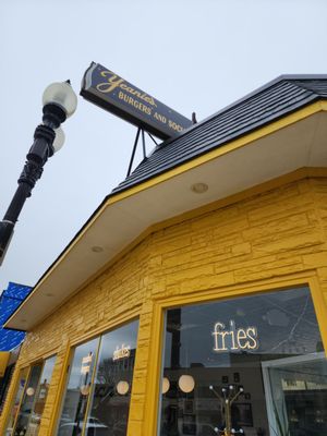 Yeanie's Burgers and Social by null