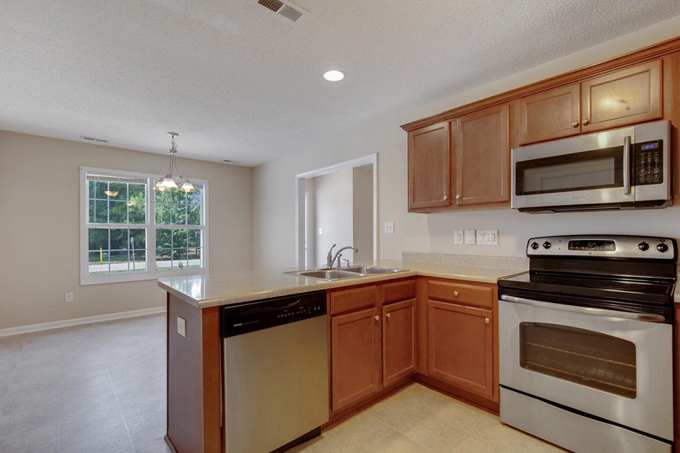 TOWNSEND REAL ESTATE Updated August 2024 16 Photos 580 Executive