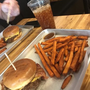 Basic Burger - Burgers Near Me - Arlington, Virginia