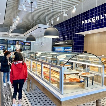Paris Baguette - the interior of a bakery - Patisserie/Cake Shop Near Me - Plainview, New York Paris Baguette - the interior of a bakery - Patisserie/Cake Shop Near Me - Plainview, New York