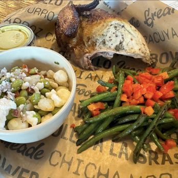 Viva Chicken - 1/4 chicken with green beans and corn salad - Peruvian Near Me - Greenville, South Carolina Viva Chicken - 1/4 chicken with green beans and corn salad - Peruvian Near Me - Greenville, South Carolina