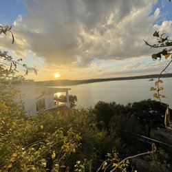 Lakehouse Bed & Breakfast