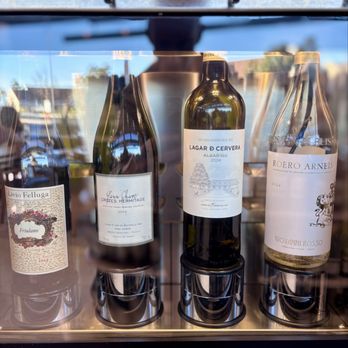 Wine Experience Dana Point - Top white wines - Italian, French, and a delicious Albariño from vineyards in O Rosal and Cambados, Spain. - Cheese Shops Near Me - Dana Point, California
