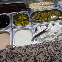 Osterwind - Es fand 1 Wirtswechsel statt und seitdem gibt es  hier 1  Salat Buffet, was gut bestűckt ist.