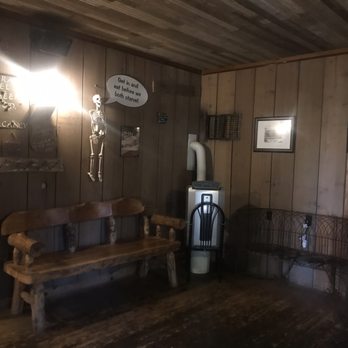 Belle's Chicken Dinner House - Waiting area - Chicken Wings Near Me - Abilene, Texas