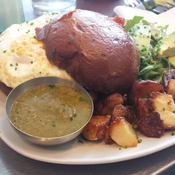 Hangar B Eatery - Breakfast & Brunch Near Me - Chatham, Massachusetts
