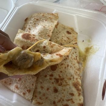 Munchy's - Chile verde quesadilla - Mexican Near Me - Needles, California