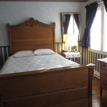 Old Iron Inn - There was a queen bed (this pic) and a twin bed. There was plenty of room. - Hotels Near Me - Caribou, Maine Old Iron Inn - There was a queen bed (this pic) and a twin bed. There was plenty of room. - Hotels Near Me - Caribou, Maine