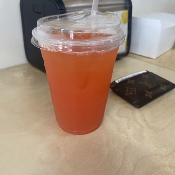 Daybird - Strawberry lemonade - Chicken Shop Near Me - Los Angeles, California