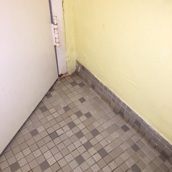 Chesapeake Beach Resort - The bathroom floor you'd be comfortable stepping on - Hotels Near Me - Islamorada, Florida Chesapeake Beach Resort - The bathroom floor you'd be comfortable stepping on - Hotels Near Me - Islamorada, Florida