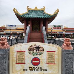 Ben Thanh Plaza - Front entrance