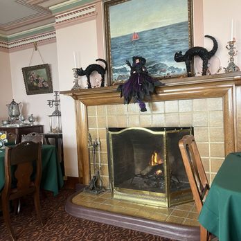 Martine Inn - Breakfast area - Bed & Breakfast Near Me - Pacific Grove, California Martine Inn - Breakfast area - Bed & Breakfast Near Me - Pacific Grove, California