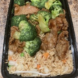 China Wok - 17. Beef with Broccoli Combo Platter