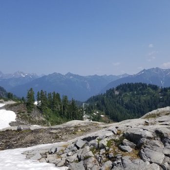 Artist Point Trailhead - At the top of Artist Point. - Hiking Near Me