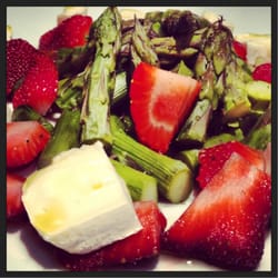 Il Pentagrappolo - Insalata di fragole, asparagi e bufala