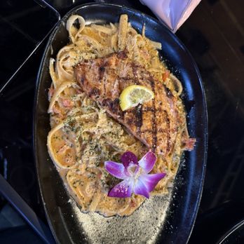 Lulabelle’s Restaurant - The salmon pasta - Bars Near Me - Charlotte, North Carolina