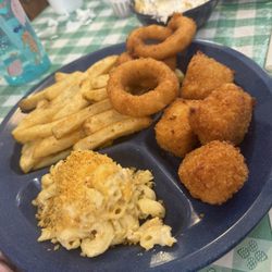 Prissy Polly's Bar-B-Que - Side 3 Vegetable Plate (starch plate lol)