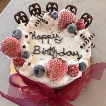 GelatoLove - Stracciatella gelato cake with added fruit - Desserts Near Me - Carlsbad, California