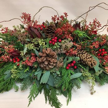 Pelham Manor Florist - Rustic centerpiece for your holiday table - Florists Near Me - Pelham, New York Pelham Manor Florist - Rustic centerpiece for your holiday table - Florists Near Me - Pelham, New York