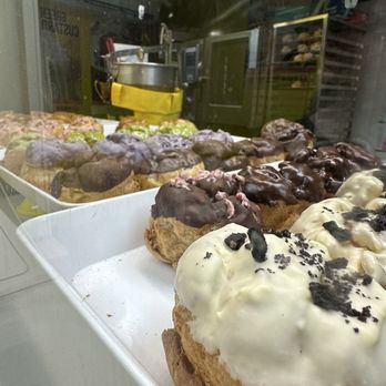 Beard Papa's - Desserts Near Me - Philadelphia, Pennsylvania
