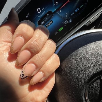 Royal Nails & Spa - Nail Salons Near Me - Oak Hills, California