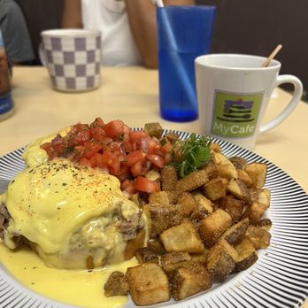 My Cafe - Kalua pig Benedict's - Breakfast & Brunch Near Me - Kapolei, Hawaii