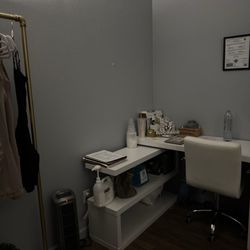 John Rowinski Massage & Lymphatic Therapy - Desk