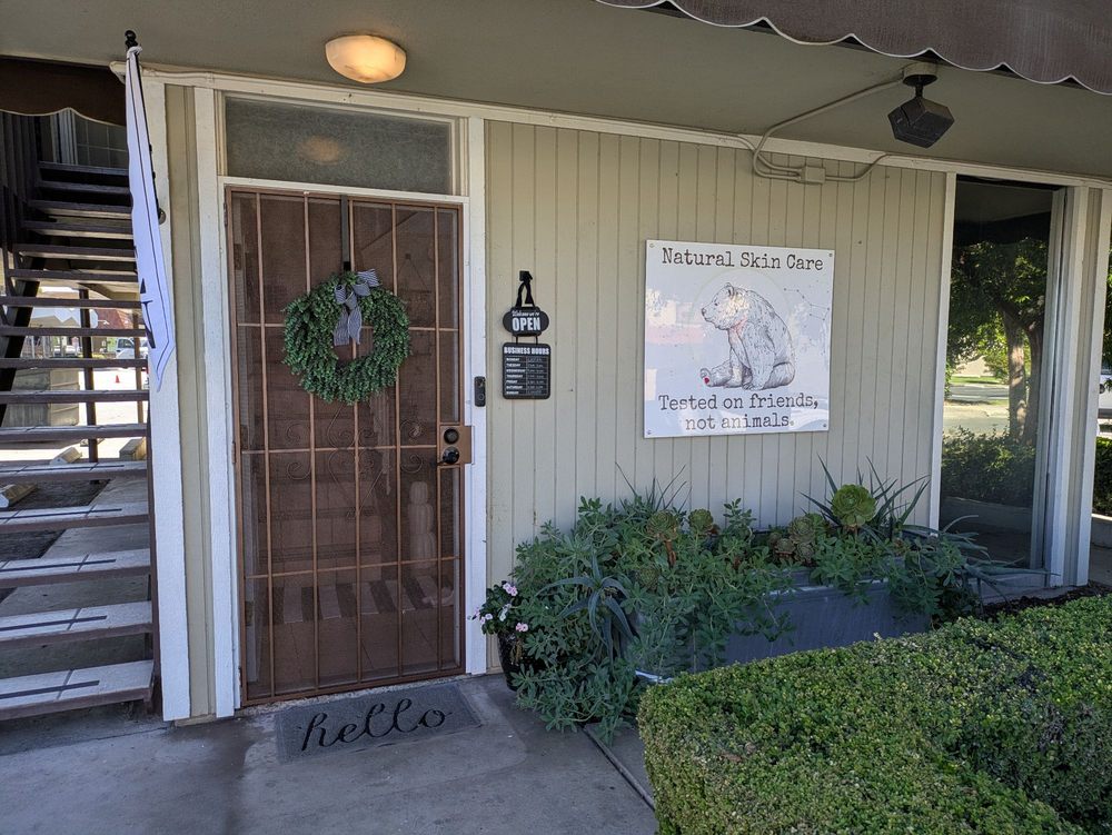 Ursie's Apothecary Logo