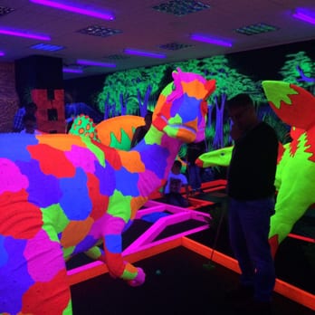 GLOBALLS - Mini Golf, Games and Maze - T-Rex - Mini Golf Near Me - Brighton, BNH