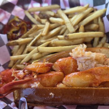 Smithsonian Chowder House - Lobster roll with fries - Seafood Near Me - West Hatfield, Massachusetts