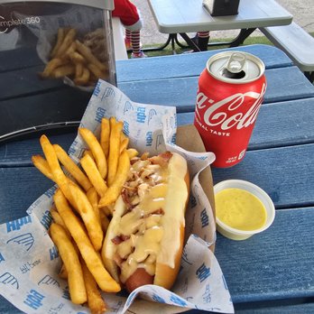 Hamburguesita Fat Pride - Hot dog with spicy sausage and fries - Burgers Near Me - Miami, Florida Hamburguesita Fat Pride - Hot dog with spicy sausage and fries - Burgers Near Me - Miami, Florida