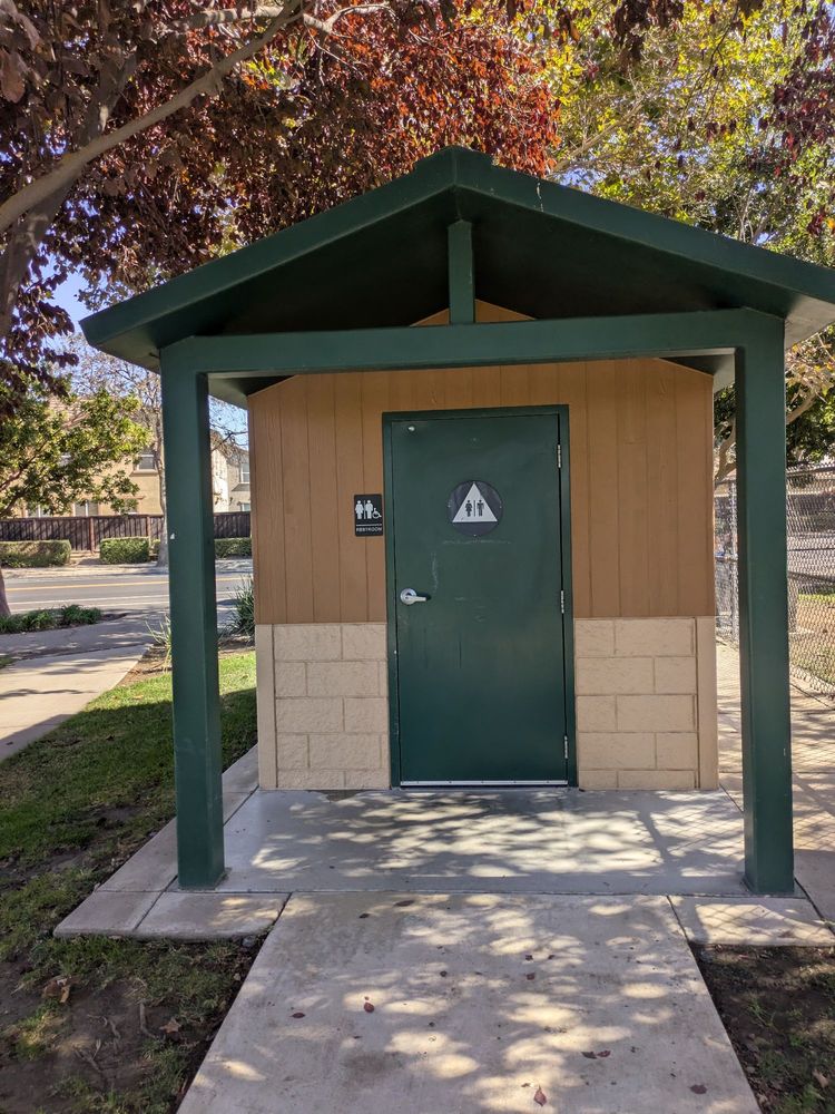 Lathrop Dog Park Logo