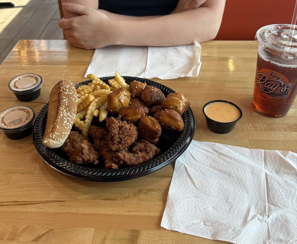 Ray Ray's Chicken Shack Southport Logo
