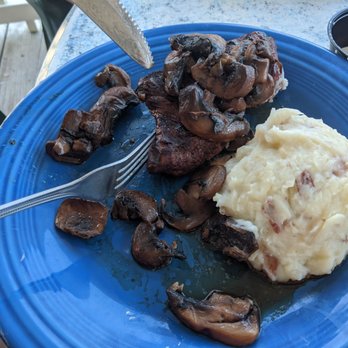 Conch Cafe - Steak w/shrooms and mashed. - Seafood Near Me - Garden City, South Carolina