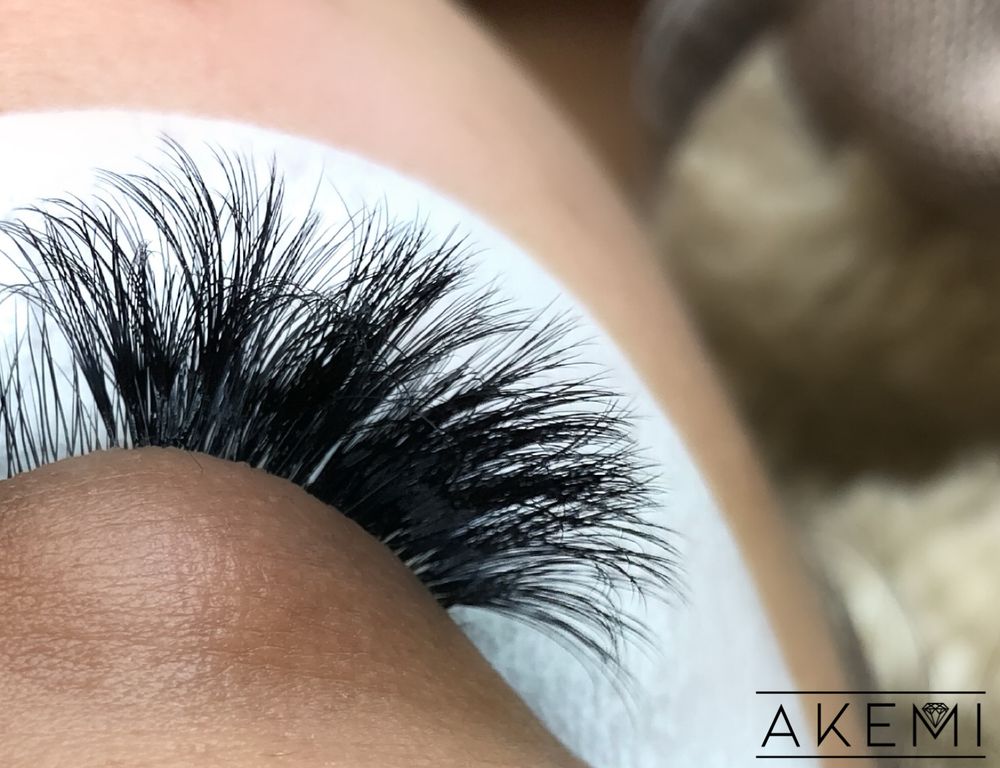 Kemi Lashes Logo