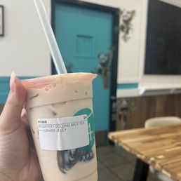 Roasted Oolong Milk Tea with grass jelly