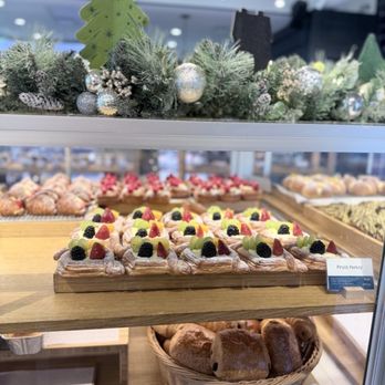 Paris Baguette - Fruit tarts - Bakeries Near Me - Nashville, Tennessee Paris Baguette - Fruit tarts - Bakeries Near Me - Nashville, Tennessee