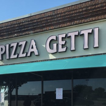 Samee's Pizza Getti - Parking lot view - Pizza Near Me - Rockwall, Texas