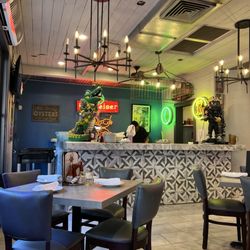 Mr Ed's Oyster Bar - Raw Bar