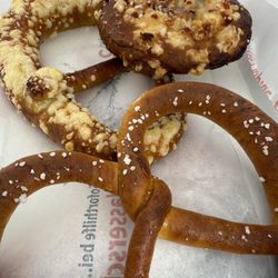 Johann Berzel, Brezelbäckerei