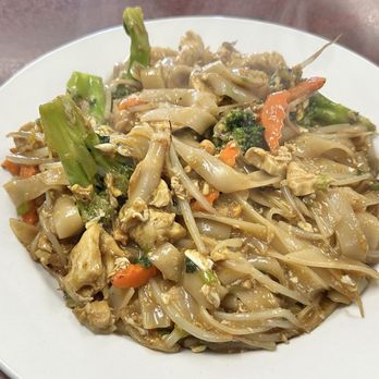 Plia's Kitchen - Thai Near Me - Green Bay, Wisconsin