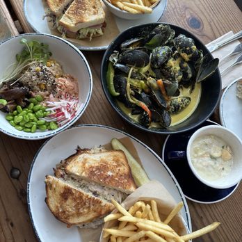 Fish - Poke bowl, Tuna Melt & Fries, White Chowder, Weekly Menu Specials for the Mussels and Sandwich at the top - Seafood Near Me - Sausalito, California