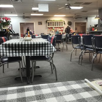 Division Street Diner - Cute lil Diner setting - Diners Near Me - Arlington, Texas Division Street Diner - Cute lil Diner setting - Diners Near Me - Arlington, Texas