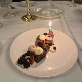 Hy's Steak House - Complimentary Dessert: Brownie & Berries - Steakhouses Near Me - Honolulu, Hawaii